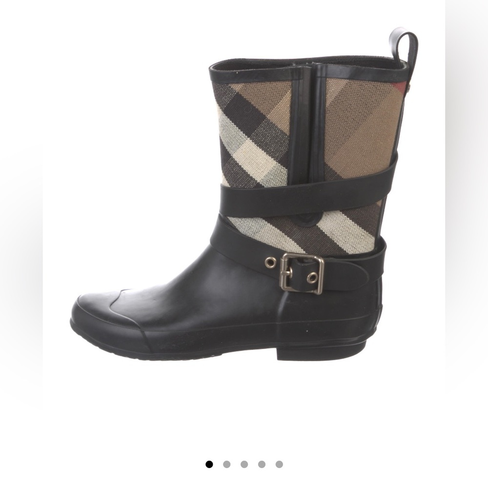 Burberry rain boots size 8